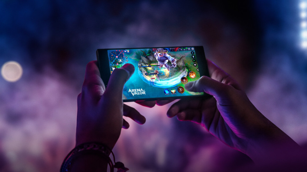 number of mobile players in the world