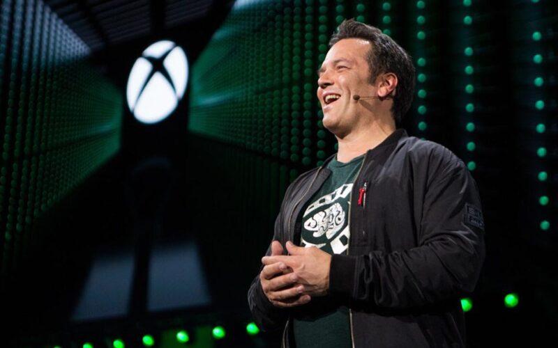 Phil Spencer bir konuşma yapıyor