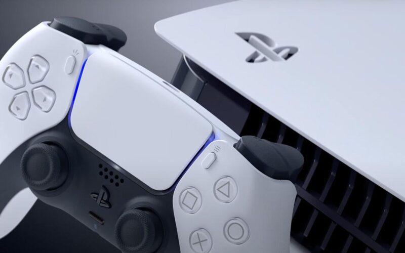 PlayStation 5 ve oyun kolu