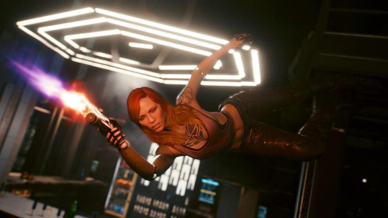 Cyberpunk 2077 kadın Vi silahını ateşliyor