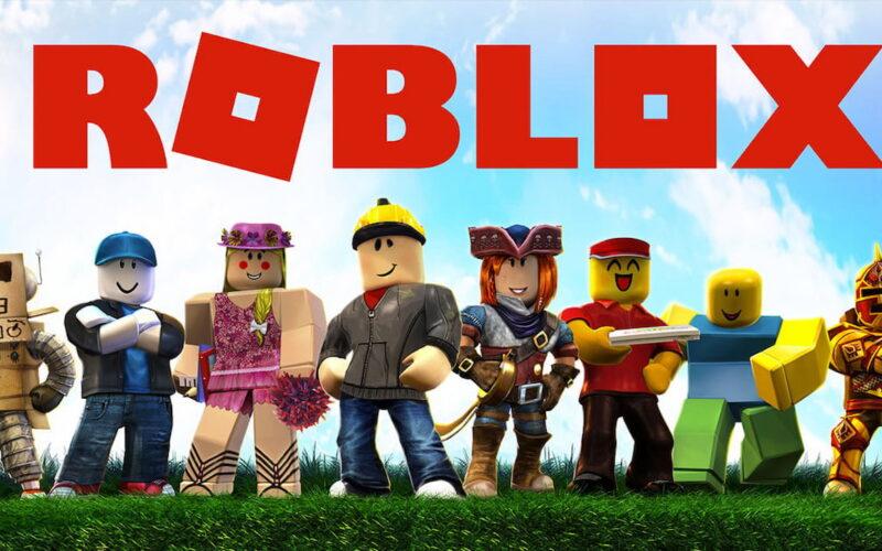 Characters from Roblox side by side