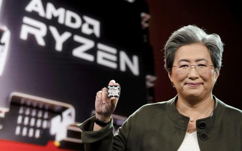 AMD'nin patronu Lisa Su yeni Ryzen 7000 serisi CPU'yu elinde tutuyor
