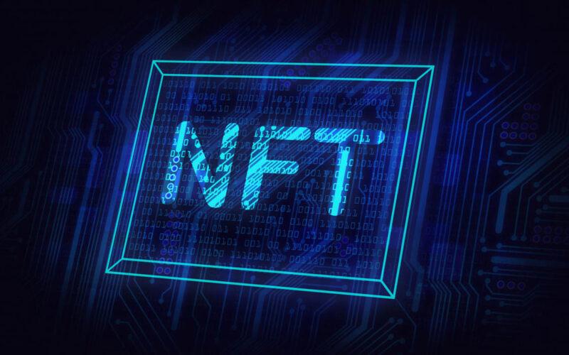 Neon ışıklı siyah bir arka plan üzerinde bir NFT tokeni görüntüsü