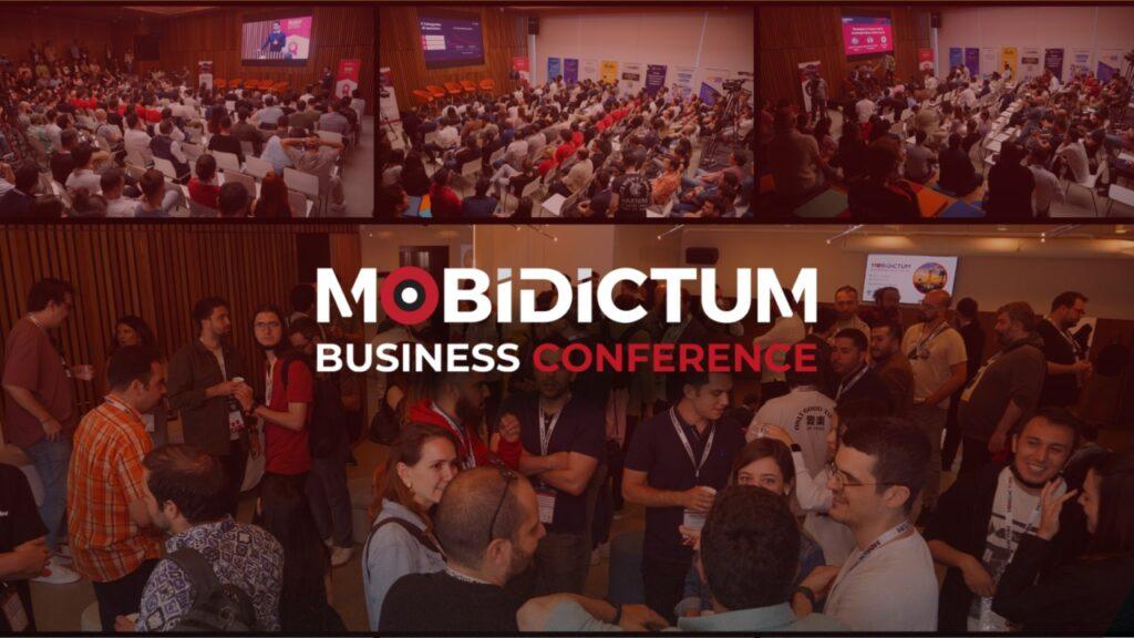 Etkinlik görselleri üzerinde Mobidictum Business Conference logosu