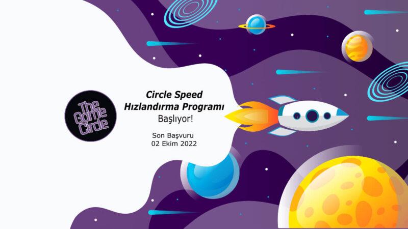 Bir uzay gemisi çizimi galakside hızlı şekilde seyahay ediyor ve arkasında bıraktığı bulutta The Game Circle logosu yer alıyor