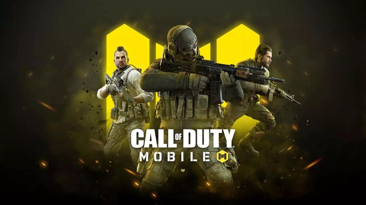 Three soldiers over the Call of Duty: Mobile logo