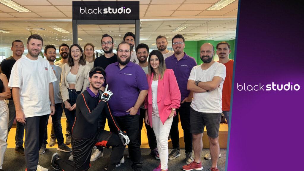 Black Studio ekibi Intent Land için ekipçe poz veriyor