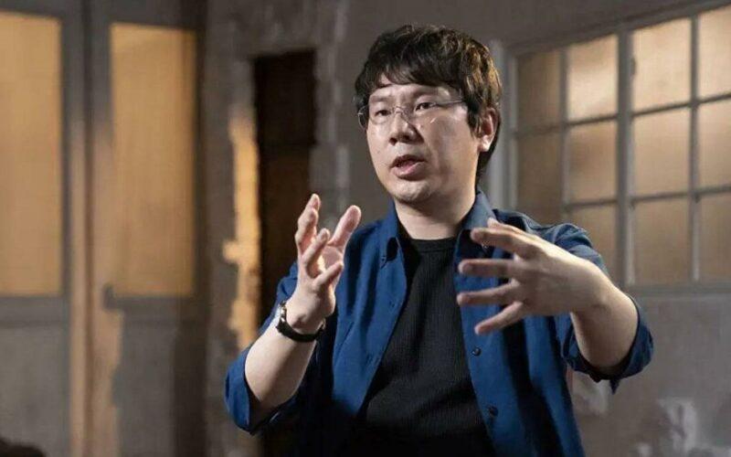 Hiroyuki Kobayashi facing the camera, explaining something