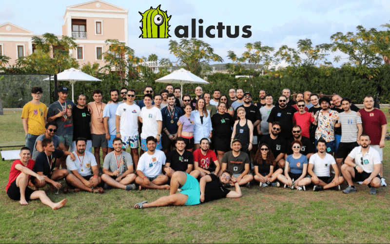 A photo of Alictus team under the Alictus logo