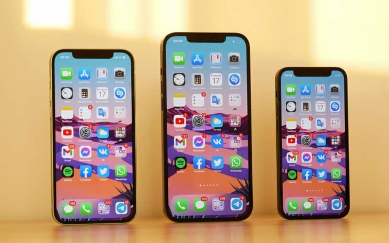 mobile apps on three different models of iphone