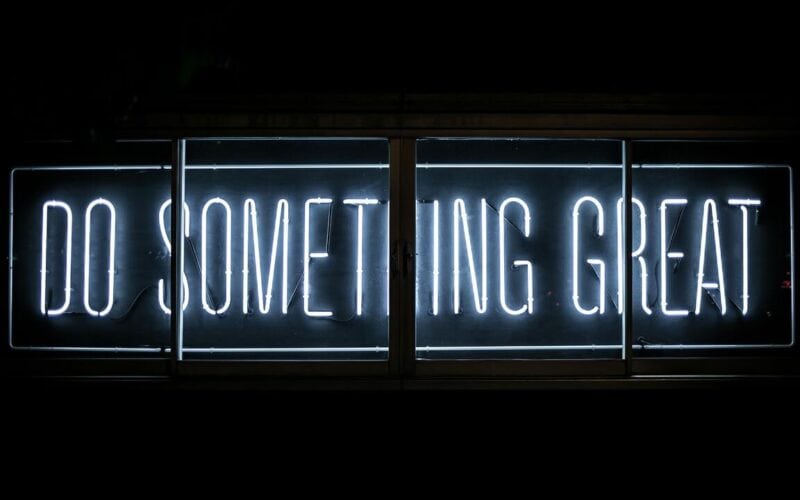 do something great written in neon