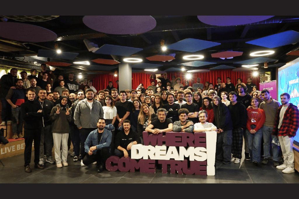 startgate jame jam 24'e katılan bütün ekiplerin olduğu bir fotoğraf