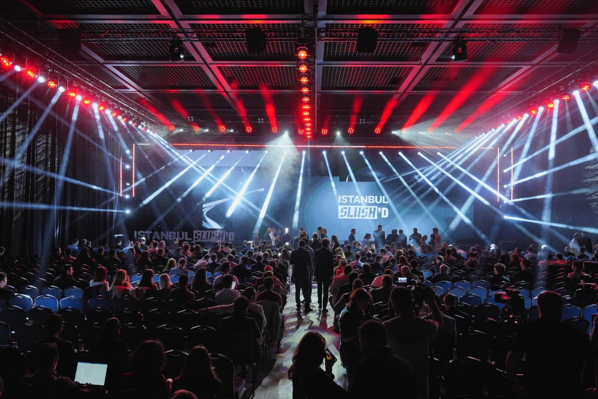 Istanbul Slush’D etkinliğinden sahne görseli