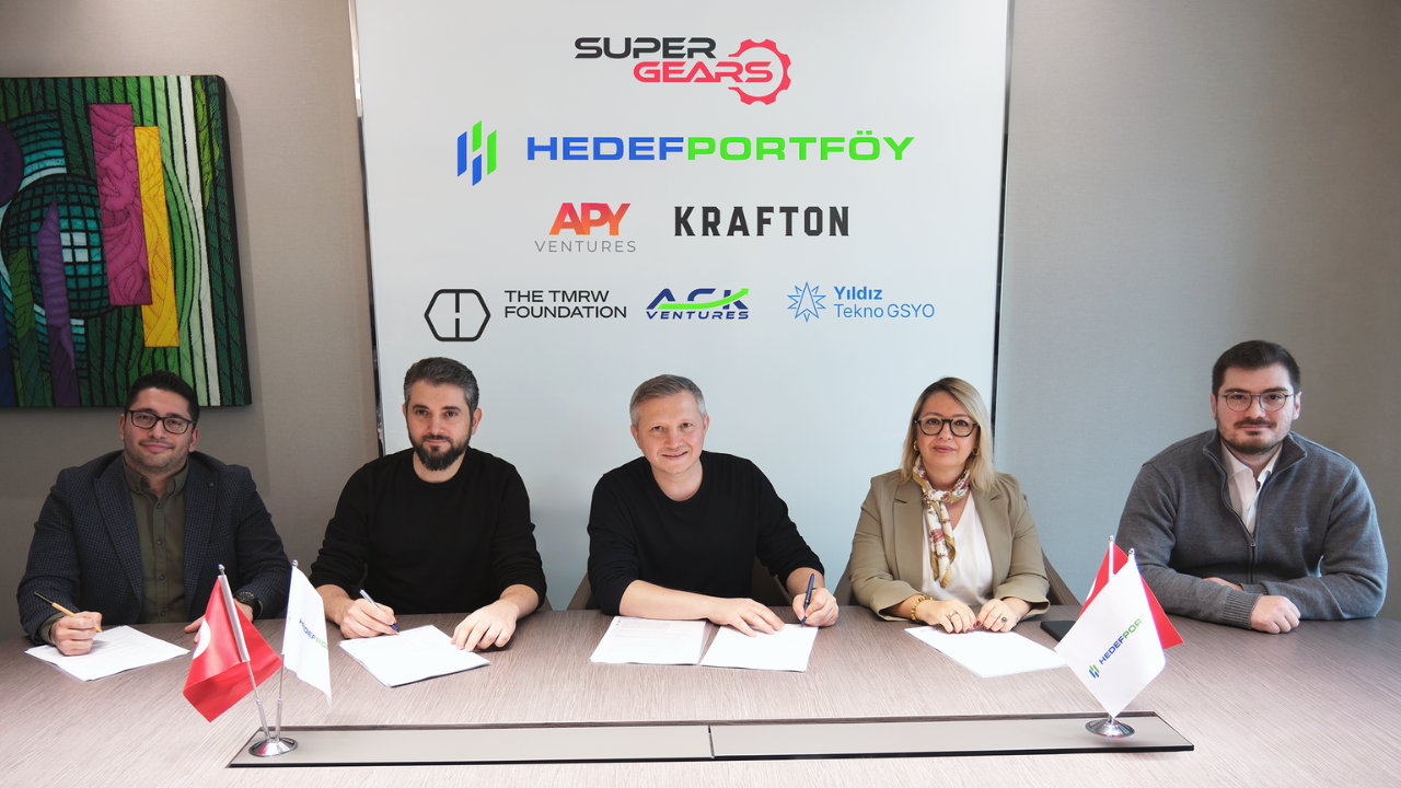 supergears games signing photo