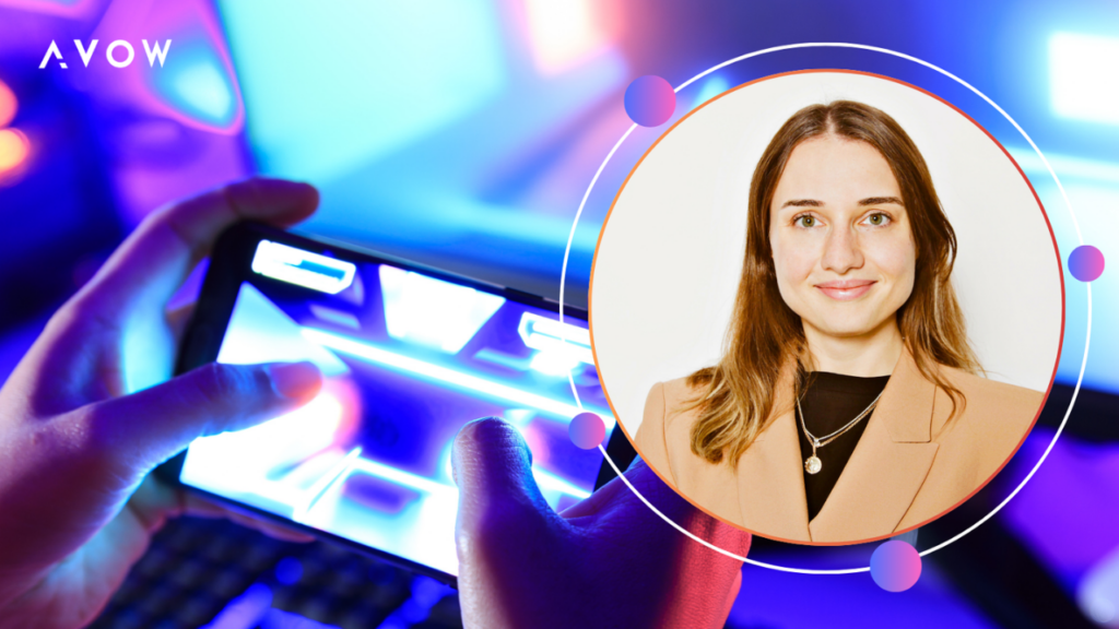 Phone screeen with someone holding horizontally, zooming in - photo of Derya Göçmenoz from AVOW and