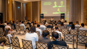 Xsolla Connect İstanbul etkinliğinden sahne ve katılımcıların olduğu bir fotoğraf